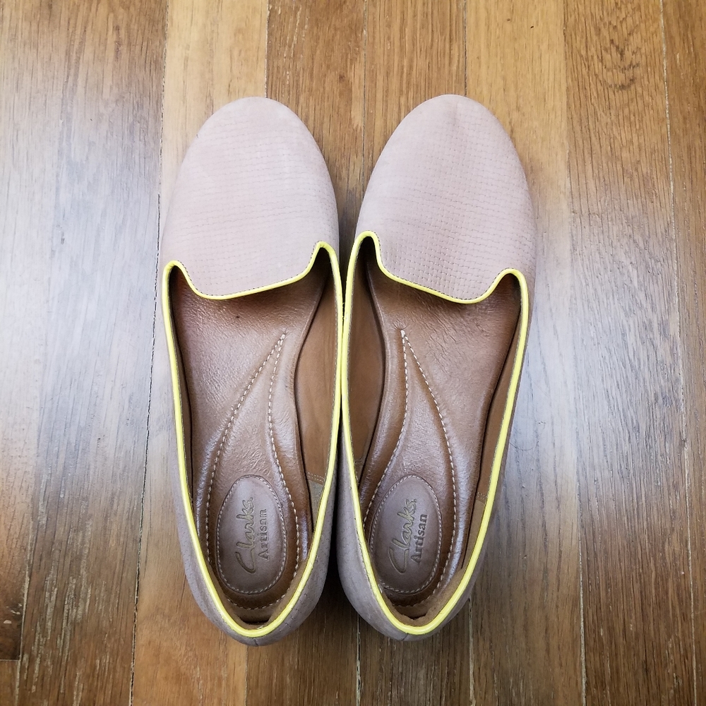 Clarks Artisan Beige Flats Driving Loafer 9.5 - image 2